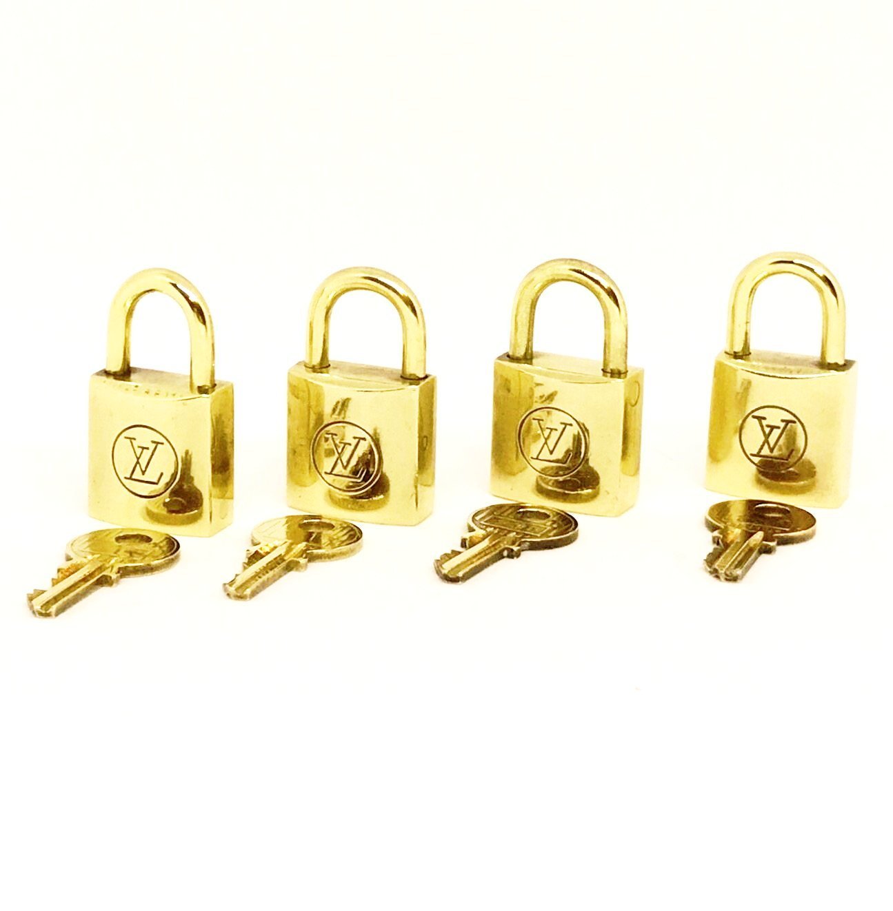 Louis Vuitton padlock 10Set Gold Tone LV Auth 44573 Metal ref.960617 - Joli  Closet