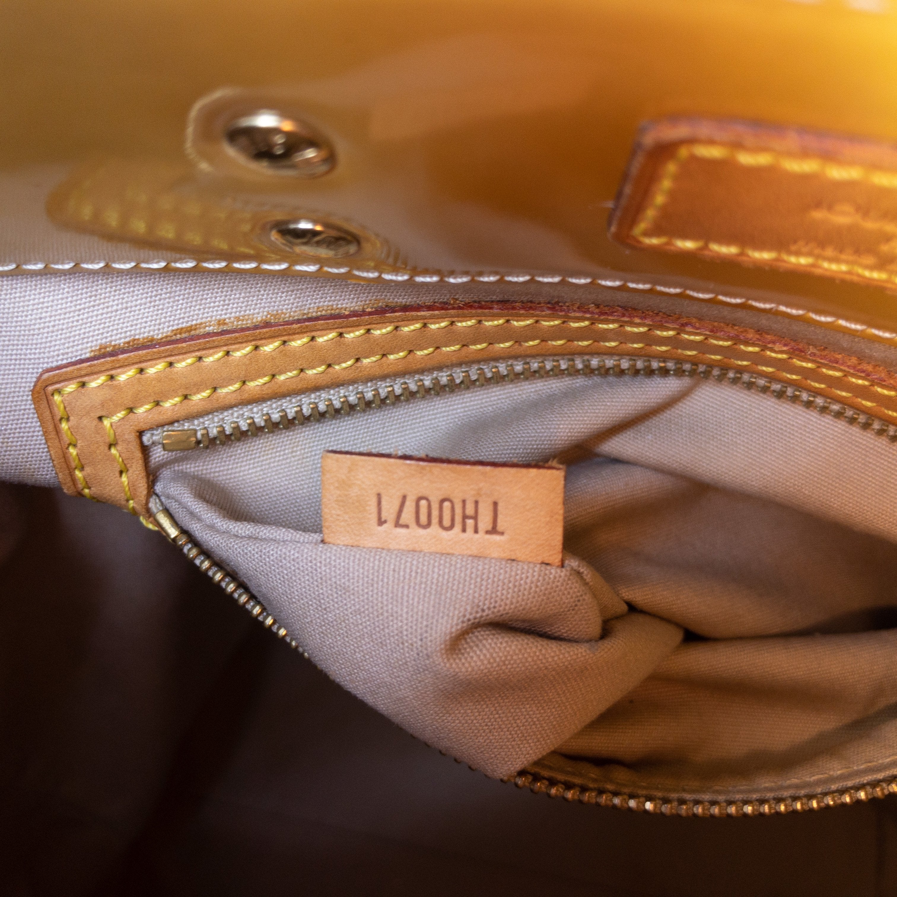 Louis Vuitton Monogram Vernis Reade MM M91143 Women's Handbag