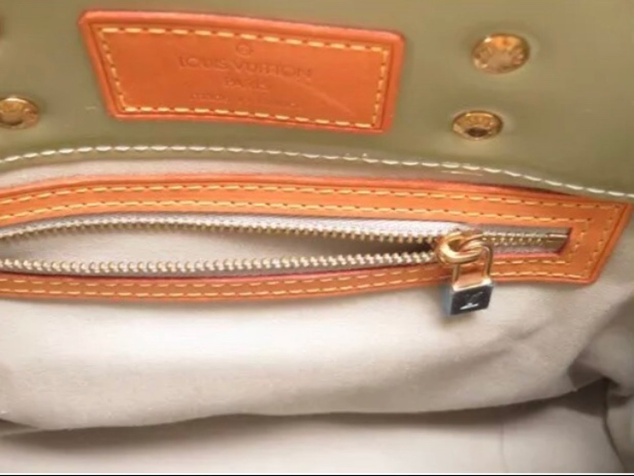 Louis Vuitton Reade Handbag 328170