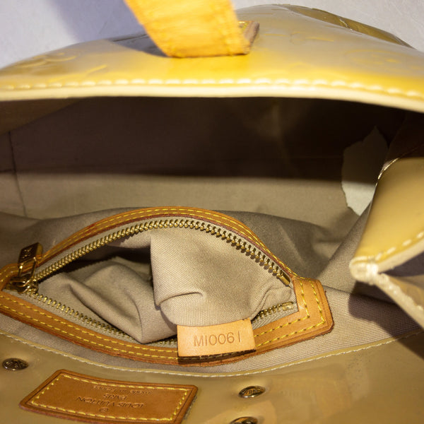Louis Vuitton Gray Monogram Vernis Reade PM Grey Leather Patent leather  ref.956255 - Joli Closet