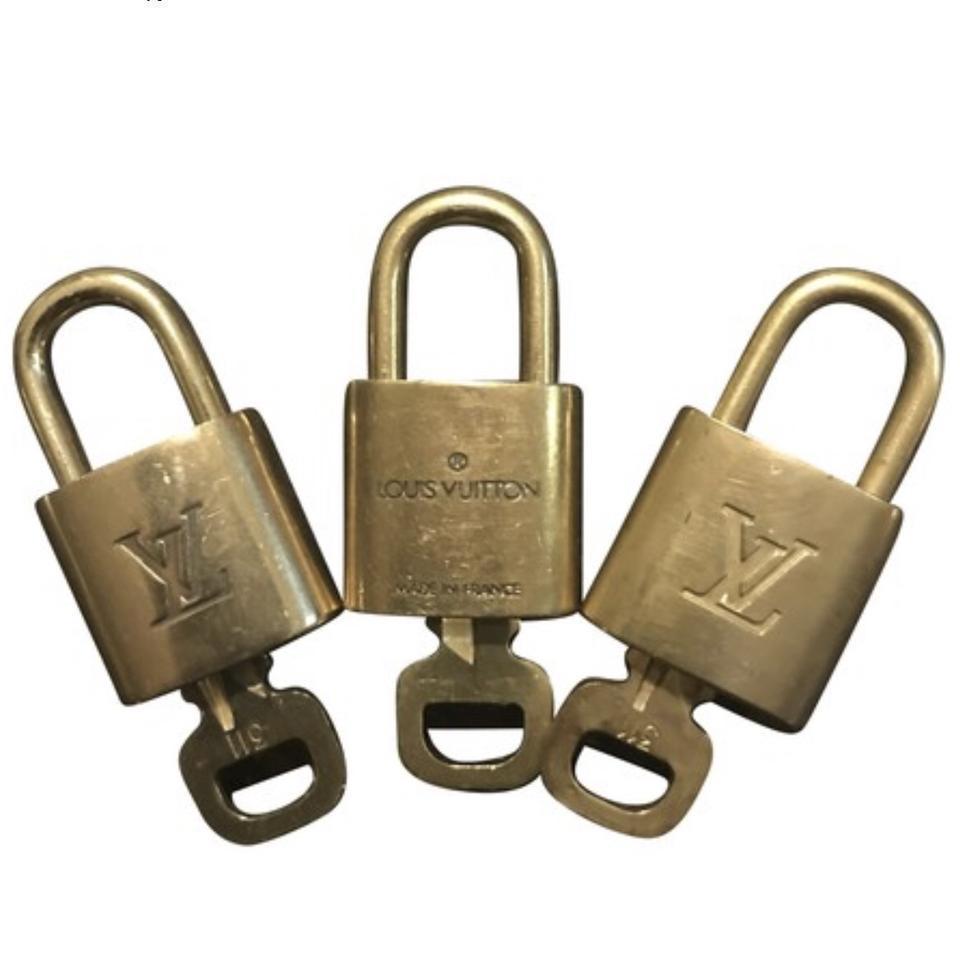 louis-vuitton lock and key lot